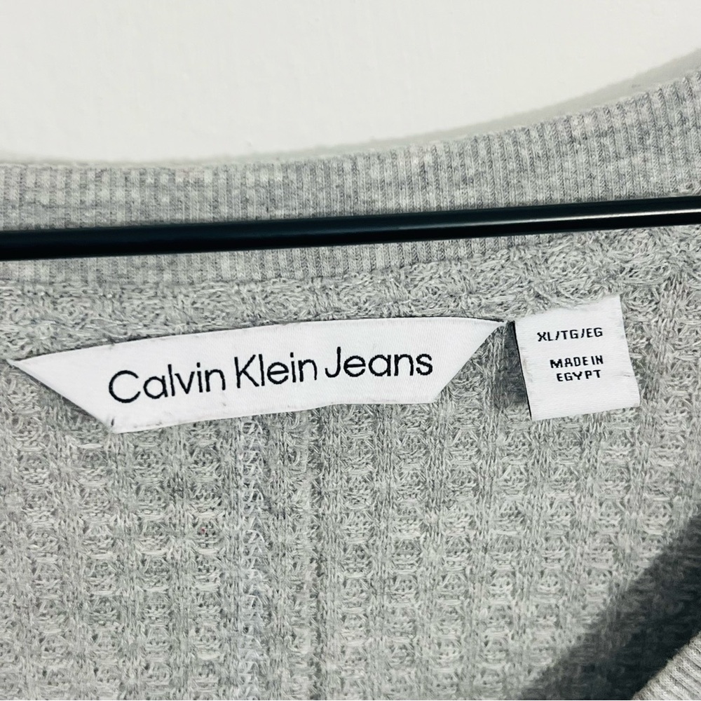 Calvin Klein Jeans V Neck Pullover Long Sleeve Knit Sweater Top Size XL - Picture 3 of 5